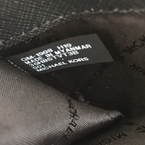 Last one ✨Michael Kors black continental wallet - Picture 5 of 7